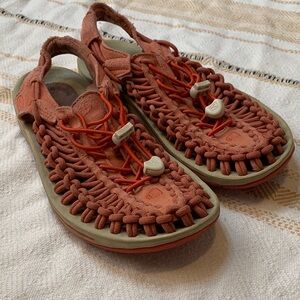 Keen Uneek Sandals Size 8